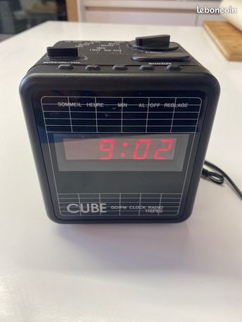 Radio réveil électronique cube