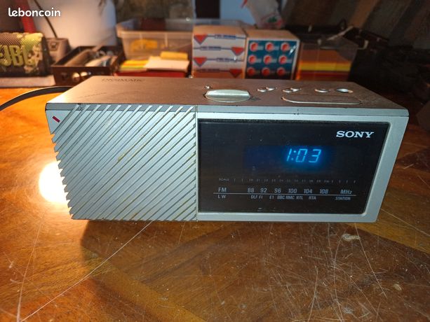Radio réveil vintage ancien sony icf c16L