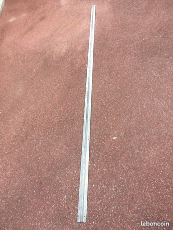 Rail de guidage portail coulissant