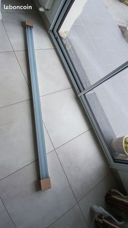 Rail superieur pour placard coulissant