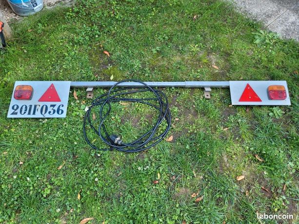 Rampe d'éclairage réglable remorque agricole