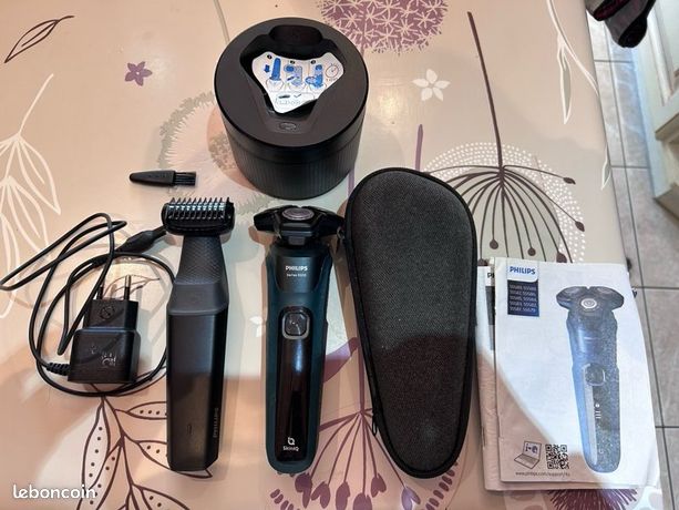 Rasoir électrique 100 % étanche Philips Series 5000 et accessoires