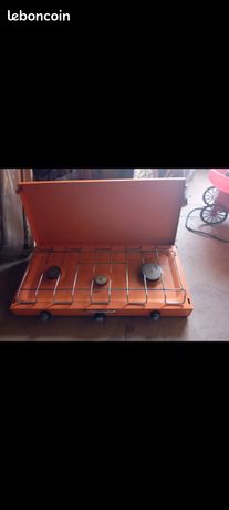 Réchaud à gaz avec trois brûleurs