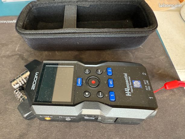 Recorder zoom h4 essential