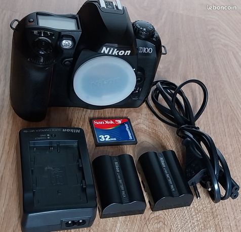 Reflex numerique Nikon D100 accessoires et documentation