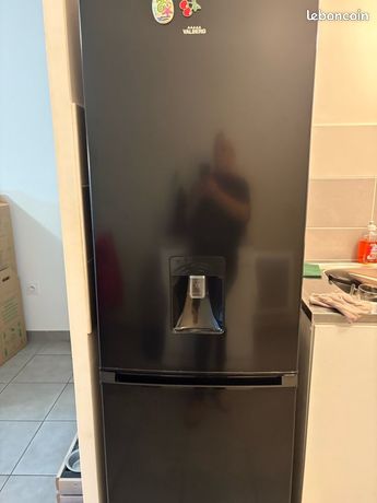 Réfrigérateur avec distributeur valberg noir avec congélateur d eau