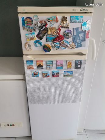 Réfrigérateur congélateur 2 portes en bon état de marche. Bonne occasion