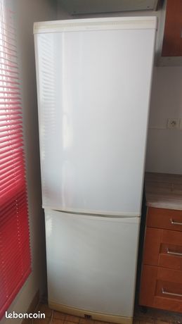 Réfrigérateur + congélateur Ariston