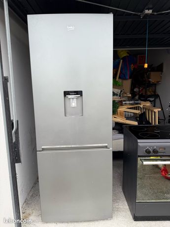Réfrigérateur congélateur BEKO RCNE560K40DSN 560L Distributeur deau