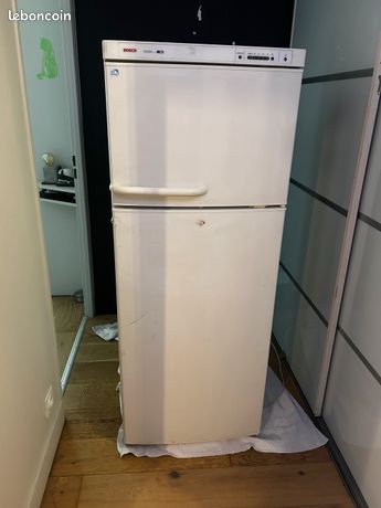 Réfrigérateur / congélateur Bosch en bon état de fonctionnement