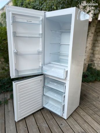 Réfrigérateur-Congélateur Combiné - SHARP
