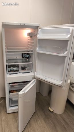Réfrigérateur congélateur Indesit bon état de fonctionnement