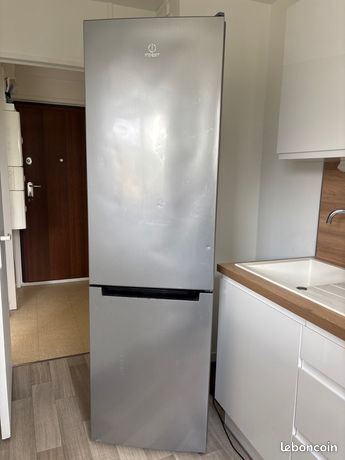 Réfrigérateur-Congélateur Indesit