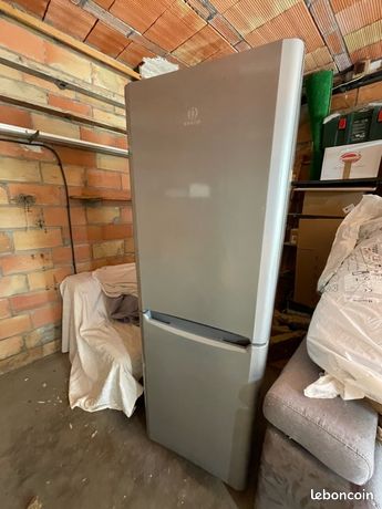 Réfrigérateur congélateur indesit