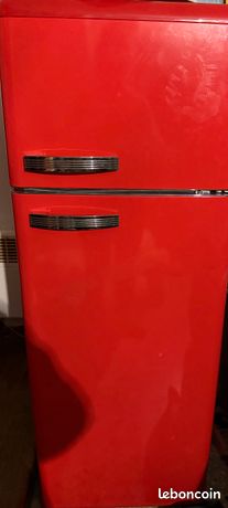 Réfrigérateur congélateur rouge