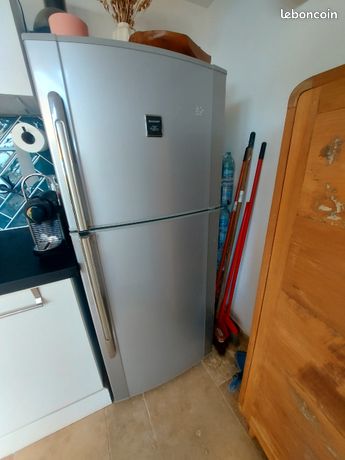 Réfrigérateur congélateur Sharp 303 litres en TBE