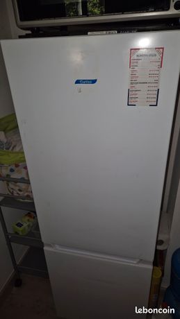 Réfrigérateur Curtiss combiné frigo/congélateur 142 cm de hauteur très bon état