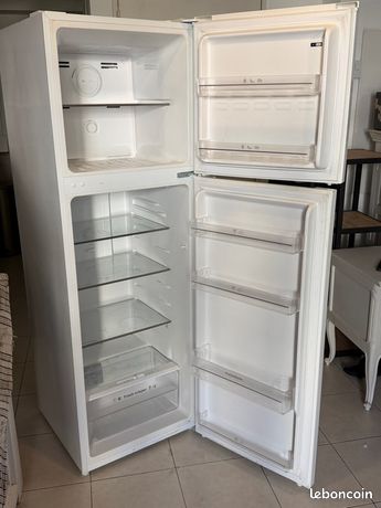 Réfrigérateur de qualité THOMSON THD252NFWH