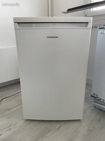 Réfrigérateur freezer Thomson THTTR7WHA++