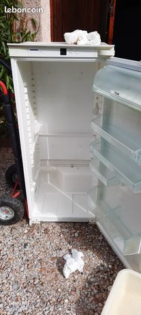 Réfrigérateur Liebherr integrableTrès propre avec coulisse de porte