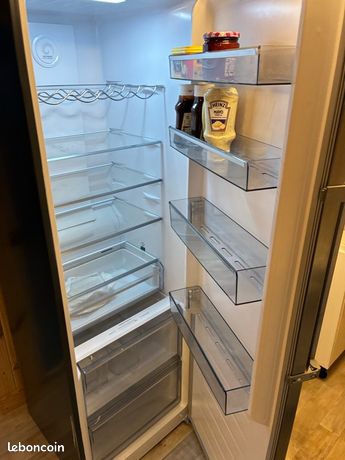 Réfrigérateur une. Porte