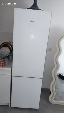 Réfrigérateur blanc brillant