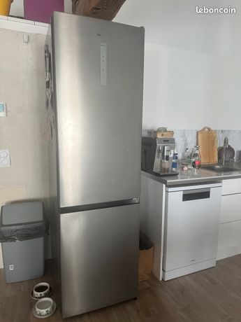 Réfrigérateur congélateur en bas HISENSE 20 mois