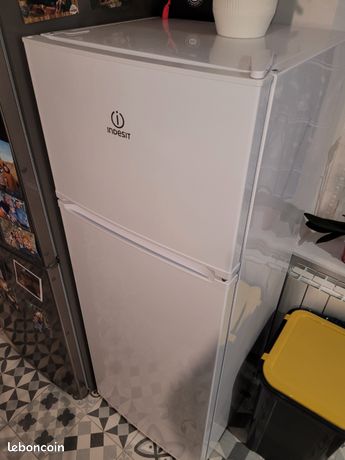 Réfrigérateur congélateur indesit