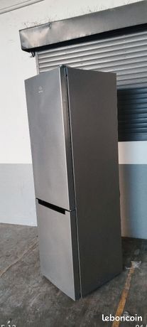 Réfrigérateur frigo combiné Indesit gris