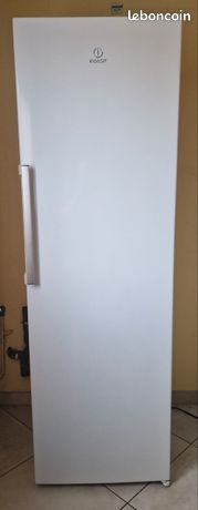 Réfrigérateur Indesit 368 litres