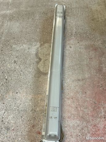 Réglette fluorescente étanche