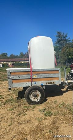 Remorque avec abreuvoir