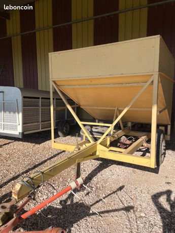 Remorque trémie à grain