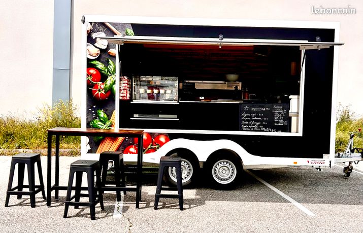 Remorque Vérène MAG400 magasin food truck (1ere mise en circulation février 2023) prête à travailler