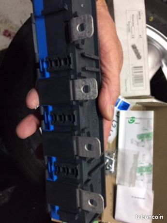 Répartiteur électrique scheider