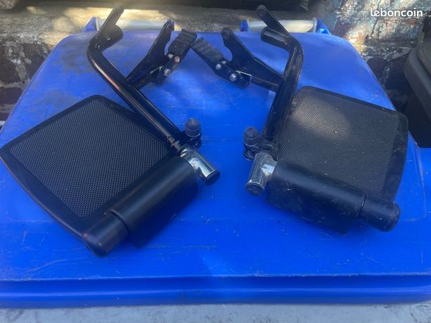 Repose pieds fauteuil roulant