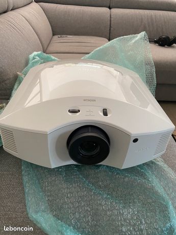 Rétroprojecteur Sony VPL-HW65ES Blanc + écran Lumene Embassy HD + support