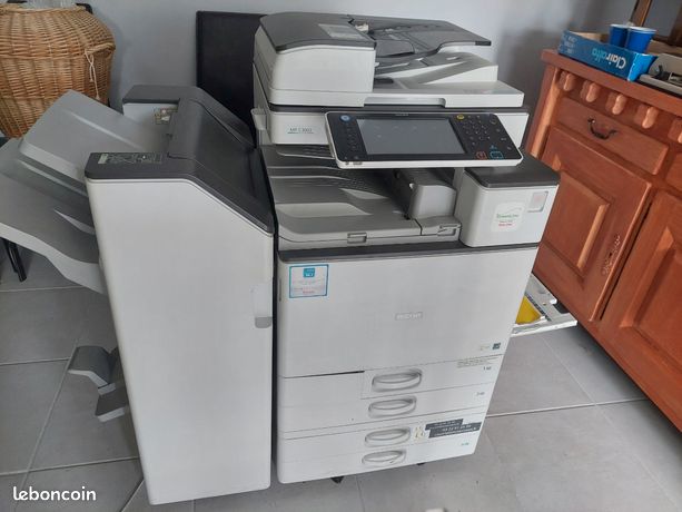 RICOH MPC 3003 COULEUR A3 A4 Finisseur trieur Finisseur livrets A4 et A5 "piqûre à cheval" À prendre sur place à Hérissart 80260