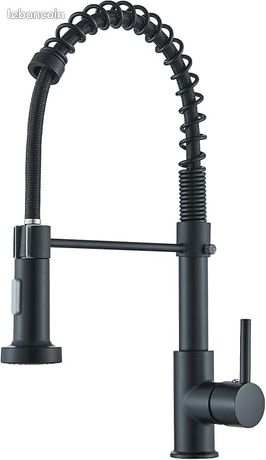 Robinet de cuisine avec douchette extractible et deux types de jets d'eau noir laiton