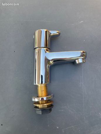 Robinet lave main. Idéal standard