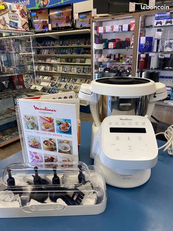 Robot cuiseur Moulinex Companion avec ses accessoires et son livre de recettes