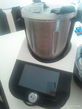 Robot cuisine avec accessoires