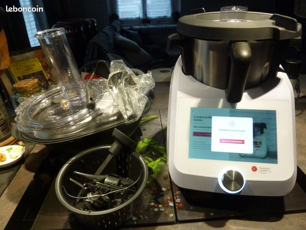 Robot m. Cuisine smart