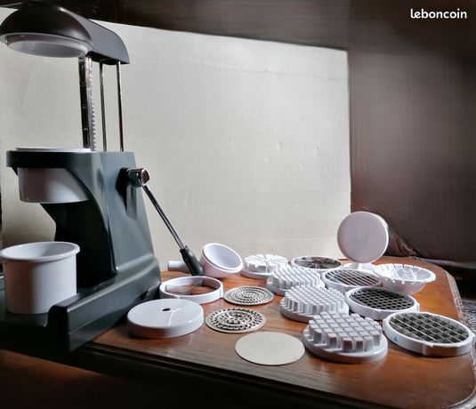 Robot multifonction à main levier de pression "Gourmet Wizard"