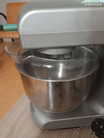 Robot pétrin avec ses accessoires Harper