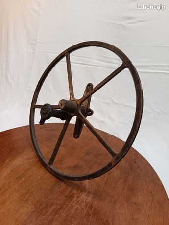 Roue machine à coudre ancienne