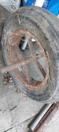 Roue pleine de brouette