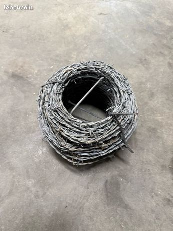 Rouleau de fil de fer barbelé