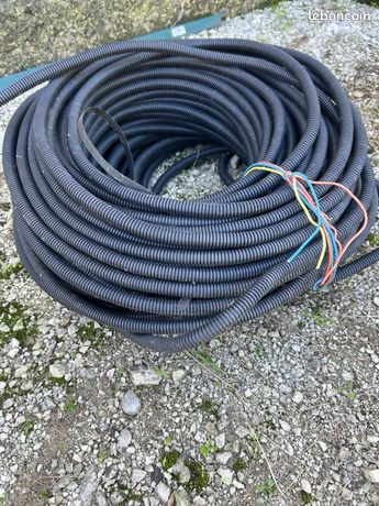 Rouleau de gaine électrique vide