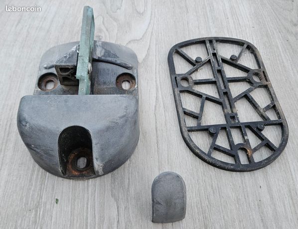 Sabot de portail à visser polyamide noir